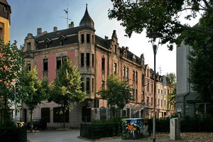 Eckgebäude
                  an der Heinrichstraße vor der Zerstörung